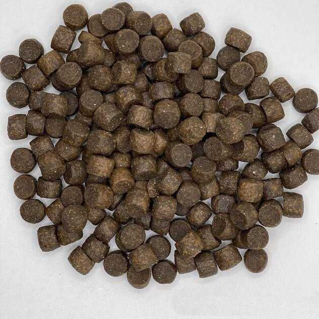 Essential Blend Premium Dog Food Q696538