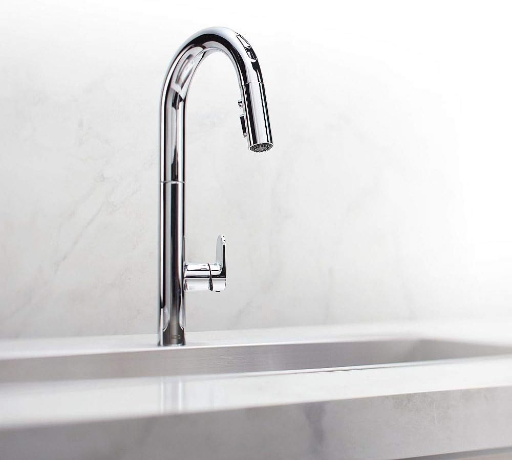Single-Handle Pull Down Kitchen Faucet in Stainless Steel U5601