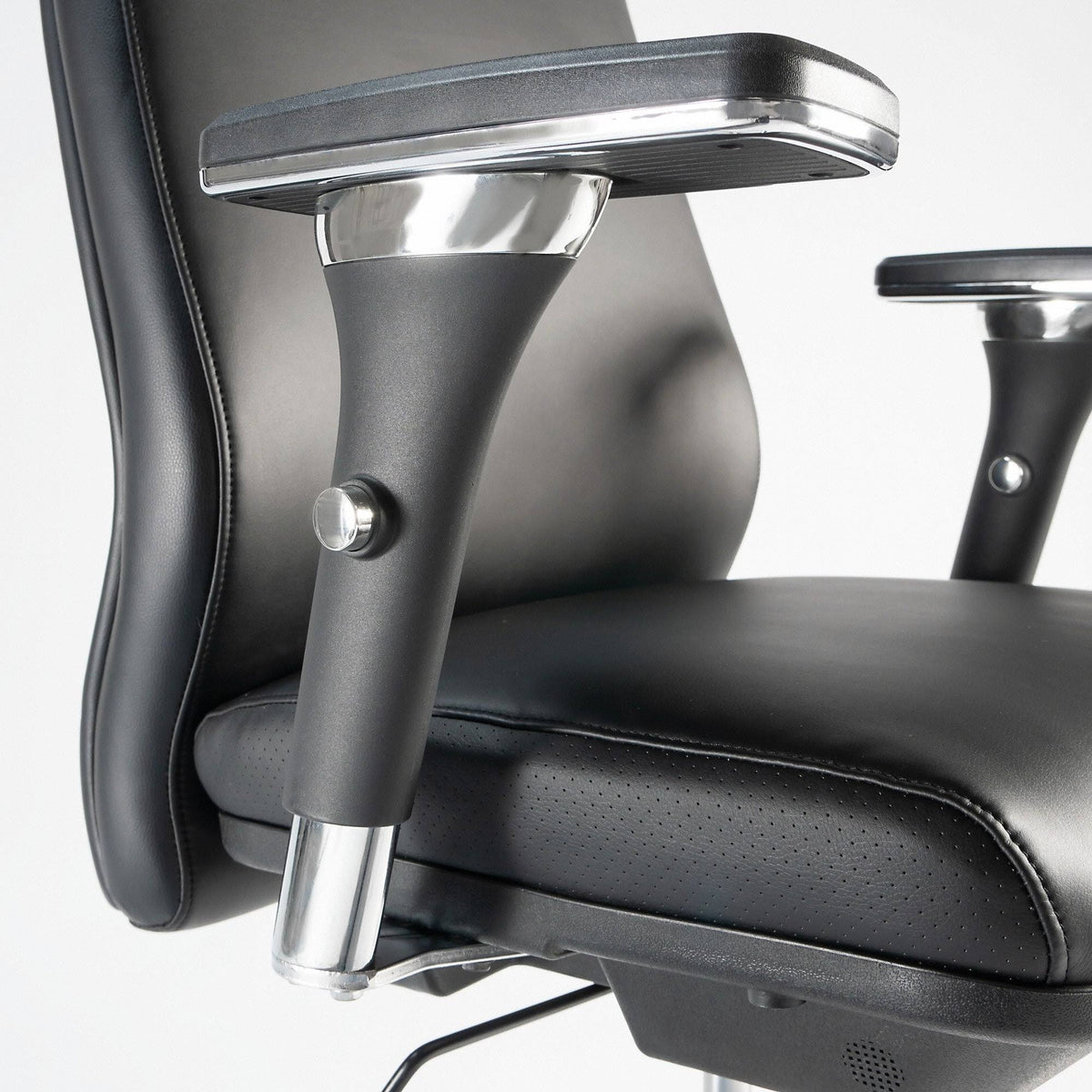 Black Leather Executive Office Chair Y9857