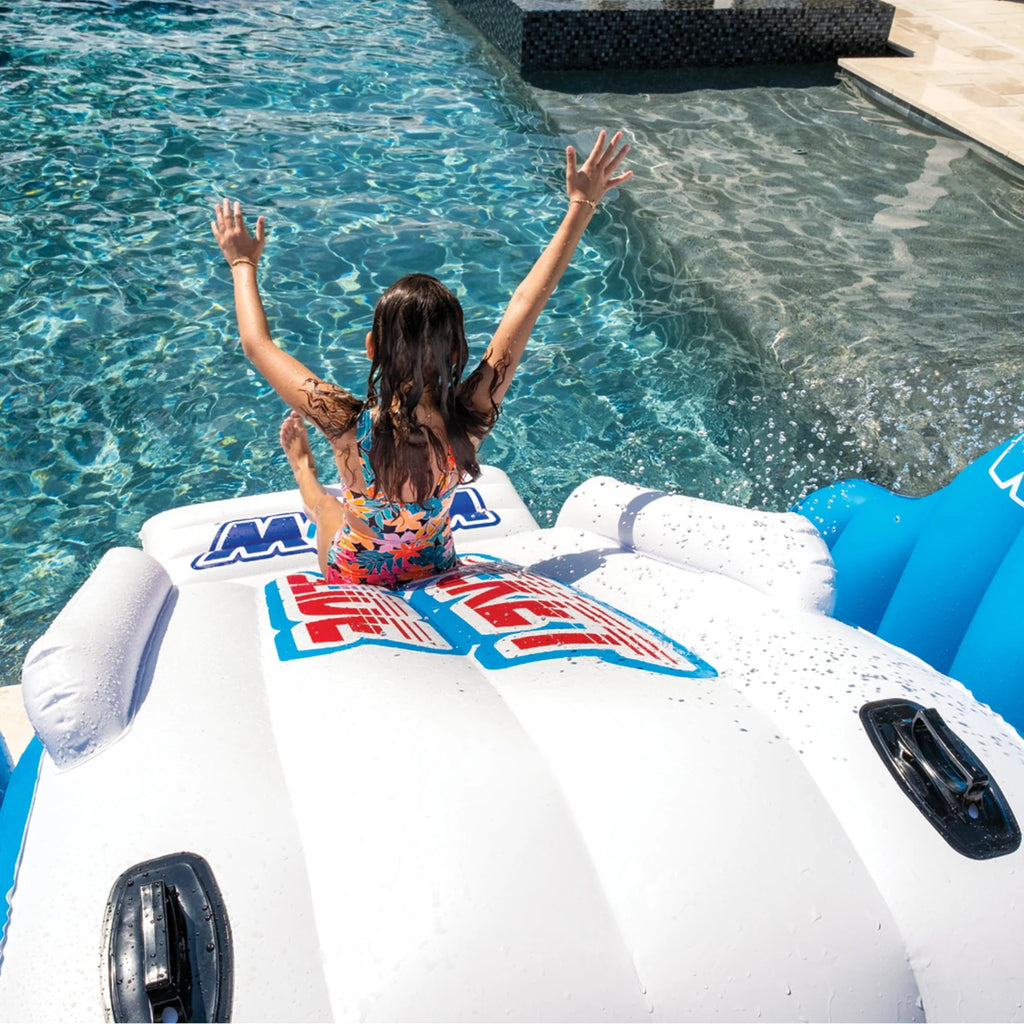 Pool Slide with Built-In Sprinklers G764