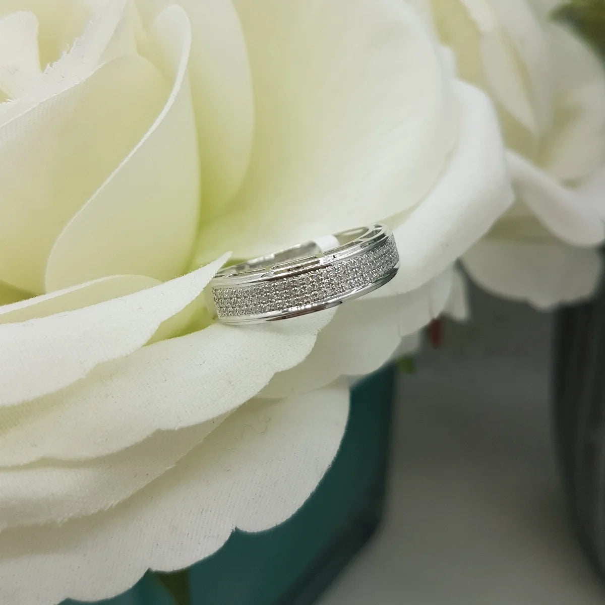 10K White Gold Diamond Wedding Band F6249